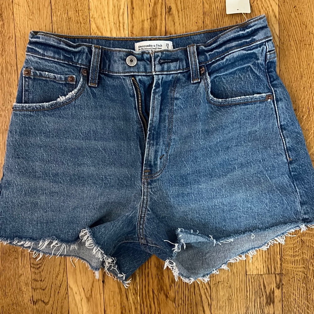 Abercrombie size 6 90s relaxed cutoff short high rise